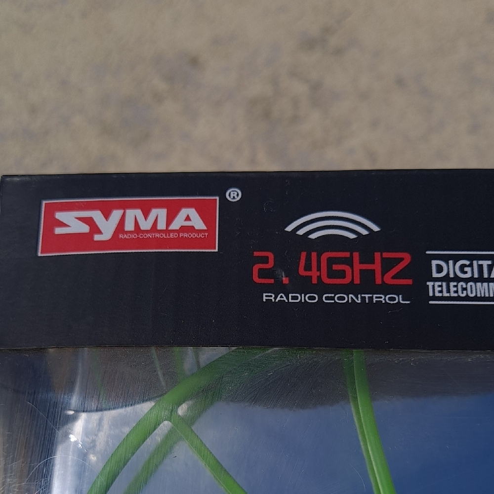 Syma Drone with Green Propellers and Remote - Picture 8 of 15
